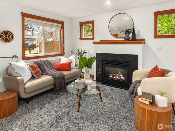 9418 Fremont Avenue N, Seattle WA 98103