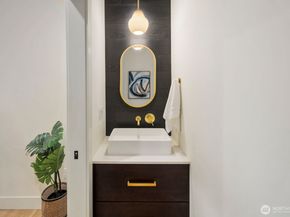 5059 37th Avenue SW, Seattle WA 98126