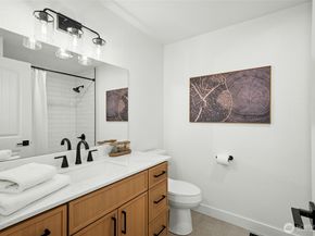 145 Mt Pilchuck Avenue SW, Issaquah WA 98027