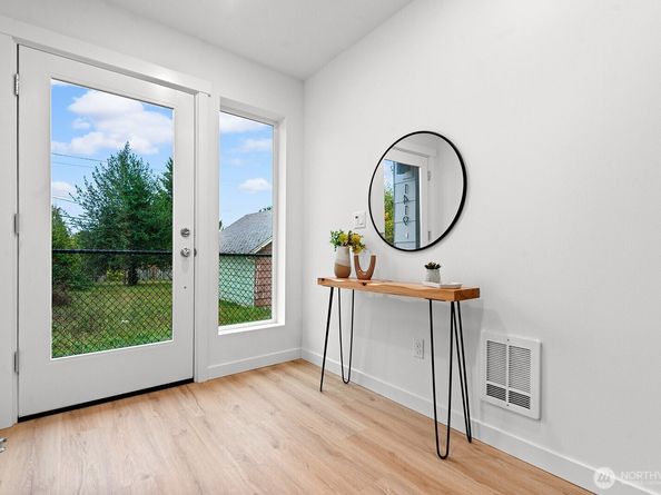 1425 SW 111th Lane, Seattle WA 98164