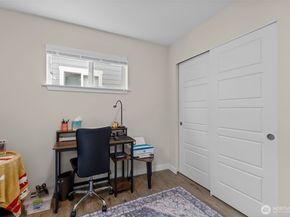 23224 Edmonds Way 107, Edmonds WA 98026