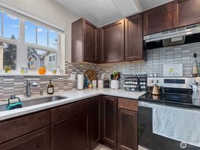 23224 Edmonds Way 107, Edmonds WA 98026