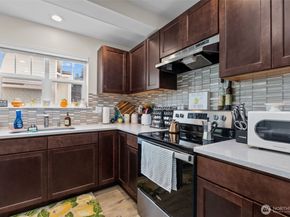 23224 Edmonds Way 107, Edmonds WA 98026