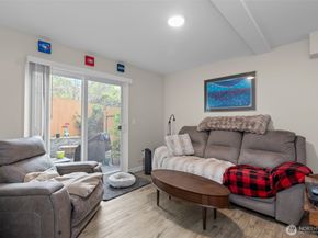 23224 Edmonds Way 107, Edmonds WA 98026