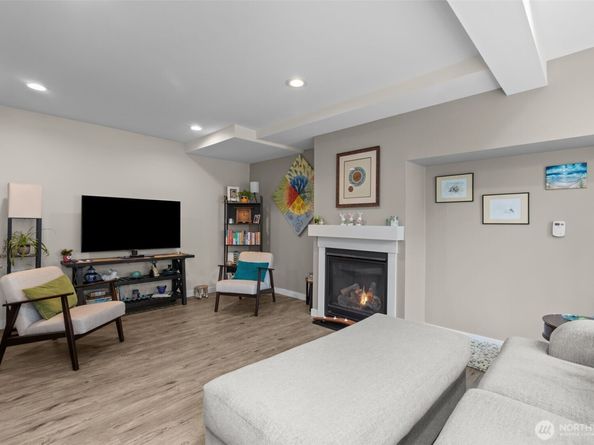 23224 Edmonds Way 107, Edmonds WA 98026