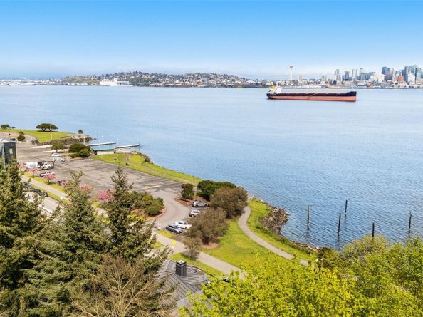 1333 Harbor Avenue SW 204, Seattle WA 98116