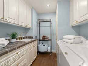 1333 Harbor Avenue SW 204, Seattle WA 98116