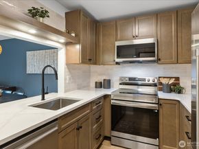 21615 80th Avenue W 215, Edmonds WA 98026