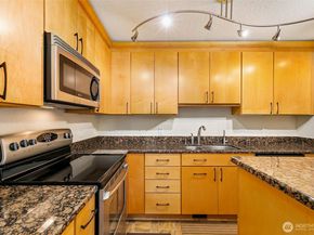 13620 NE 7th Street F14, Bellevue WA 98005