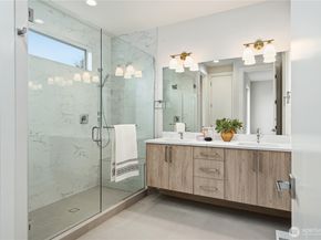 8707 126th Avenue NE, Kirkland WA 98033