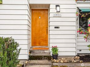 10016 13th Avenue NW, Seattle WA 98177