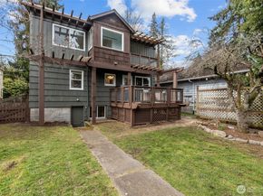 9732 15th Avenue NE, Seattle WA 98115