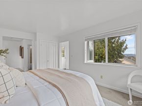 9732 15th Avenue NE, Seattle WA 98115