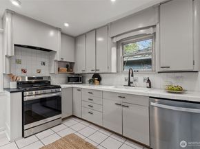 9732 15th Avenue NE, Seattle WA 98115