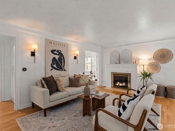 9732 15th Avenue NE, Seattle WA 98115