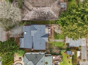 9732 15th Avenue NE, Seattle WA 98115