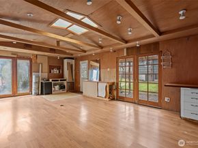 9732 15th Avenue NE, Seattle WA 98115