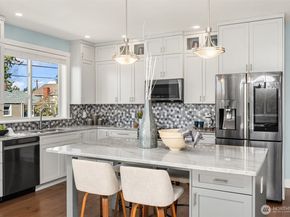 8004 Burke Avenue N, Seattle WA 98103