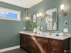 8004 Burke Avenue N, Seattle WA 98103