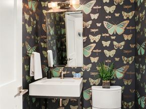 8004 Burke Avenue N, Seattle WA 98103