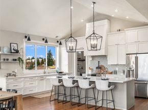 8004 Burke Avenue N, Seattle WA 98103