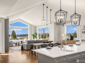 8004 Burke Avenue N, Seattle WA 98103