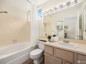 11512 NE 115th Court, Kirkland WA 98033