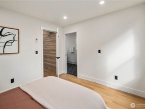 5520 Brooklyn Avenue NE, Seattle WA 98105