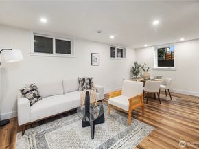 5520 Brooklyn Avenue NE, Seattle WA 98105