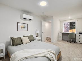 5520 Brooklyn Avenue NE, Seattle WA 98105