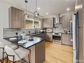 5520 Brooklyn Avenue NE, Seattle WA 98105