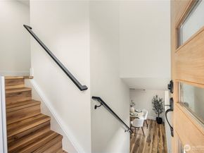 5520 Brooklyn Avenue NE, Seattle WA 98105