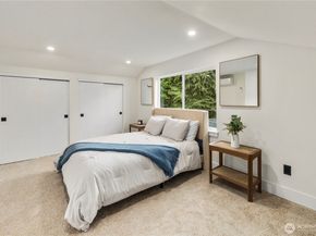 5520 Brooklyn Avenue NE, Seattle WA 98105