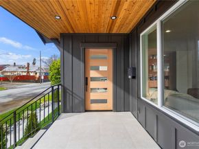 5520 Brooklyn Avenue NE, Seattle WA 98105