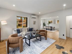 5520 Brooklyn Avenue NE, Seattle WA 98105