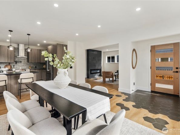 5520 Brooklyn Avenue NE, Seattle WA 98105