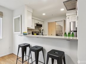 9242 Woodlawn Avenue N B, Seattle WA 98103