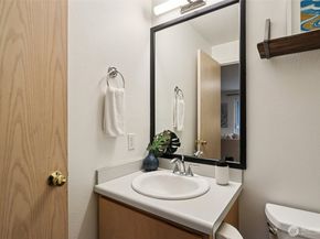 9242 Woodlawn Avenue N B, Seattle WA 98103