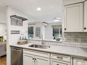 9242 Woodlawn Avenue N B, Seattle WA 98103