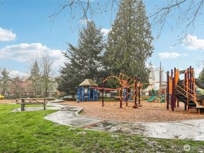 9242 Woodlawn Avenue N B, Seattle WA 98103