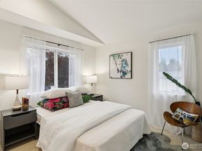 9242 Woodlawn Avenue N B, Seattle WA 98103