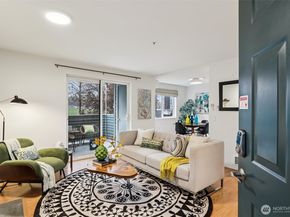 9242 Woodlawn Avenue N B, Seattle WA 98103