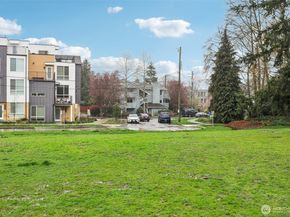 9242 Woodlawn Avenue N B, Seattle WA 98103