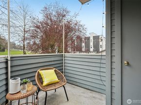 9242 Woodlawn Avenue N B, Seattle WA 98103