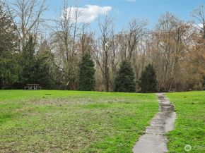 9242 Woodlawn Avenue N B, Seattle WA 98103