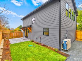 8253 Densmore Avenue N, Seattle WA 98103