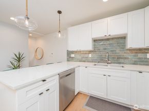 3015 61st Avenue SW B, Seattle WA 98116
