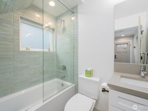 3015 61st Avenue SW B, Seattle WA 98116