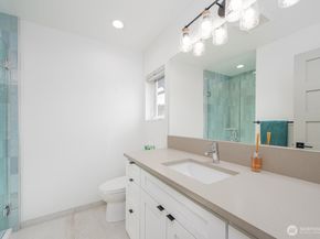 3015 61st Avenue SW B, Seattle WA 98116