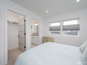 3015 61st Avenue SW B, Seattle WA 98116